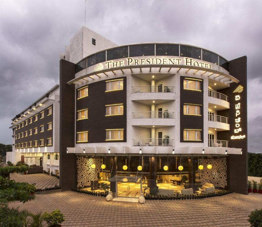 The President Hotel Hubli Eksteriør bilde